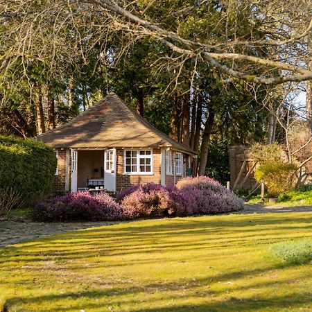 Old Mill Lodge By Huluki Sussex Stays Hurstpierpoint ภายนอก รูปภาพ