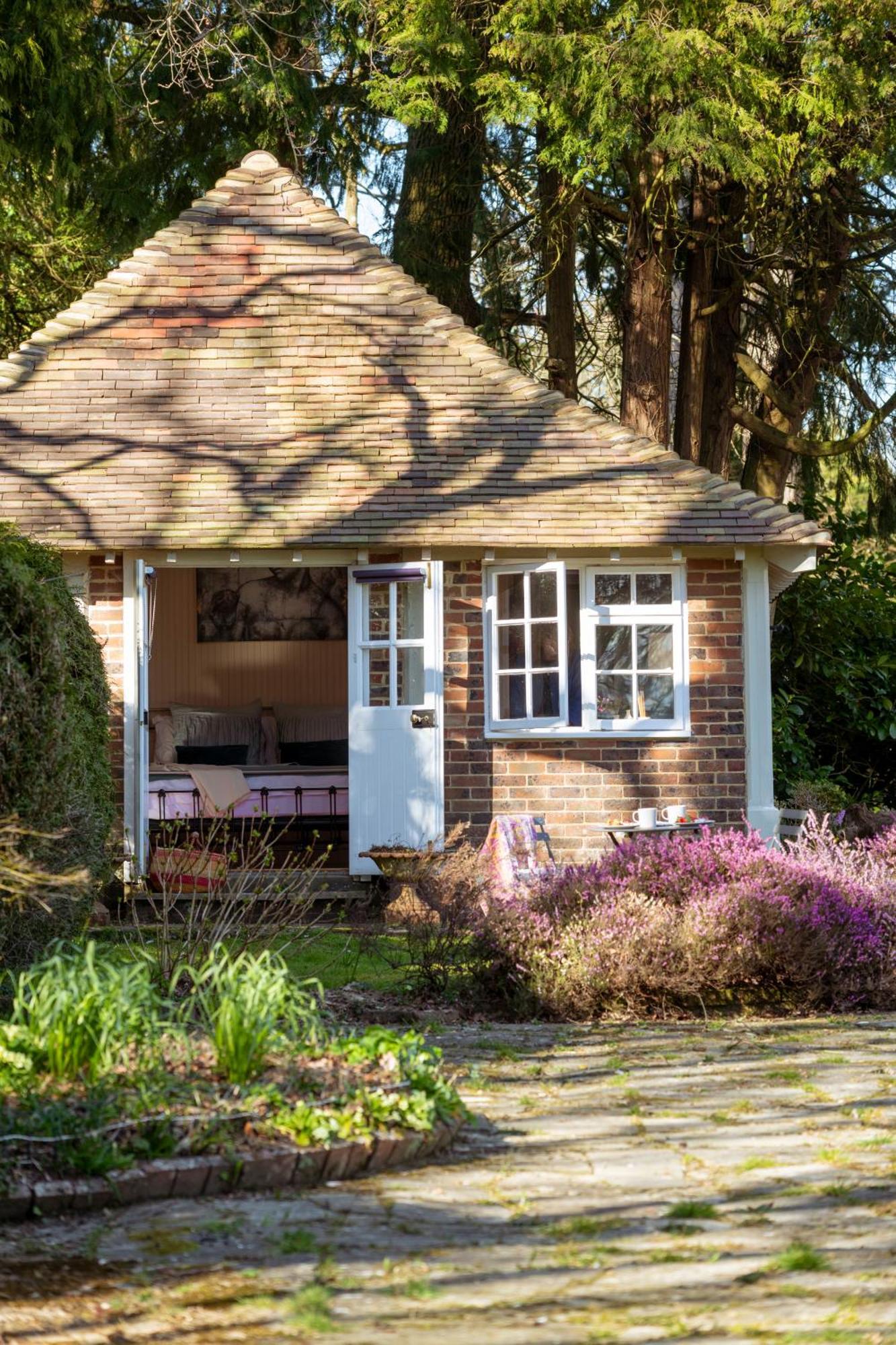 Old Mill Lodge By Huluki Sussex Stays Hurstpierpoint ภายนอก รูปภาพ