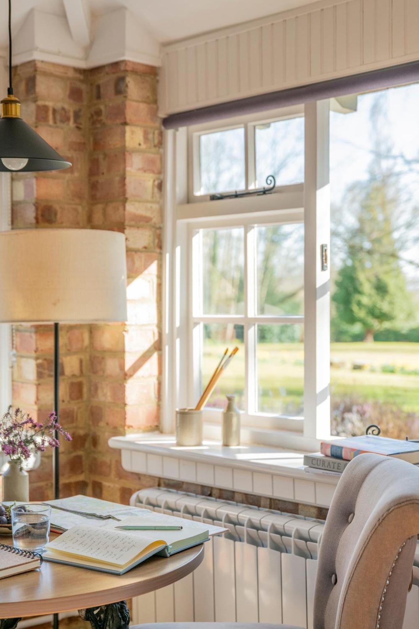 Old Mill Lodge By Huluki Sussex Stays Hurstpierpoint ภายนอก รูปภาพ