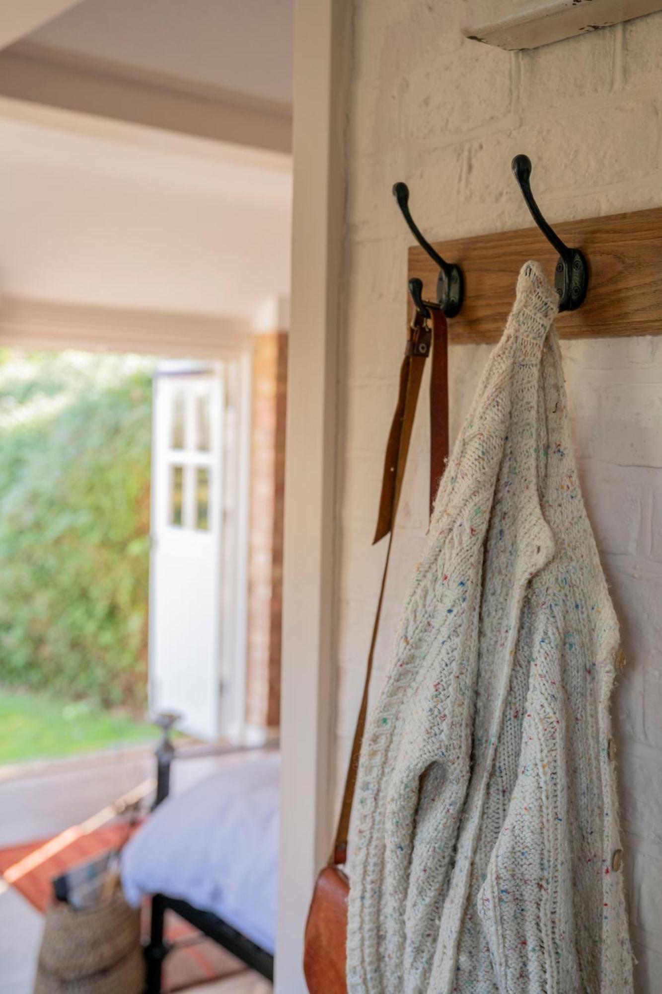 Old Mill Lodge By Huluki Sussex Stays Hurstpierpoint ภายนอก รูปภาพ